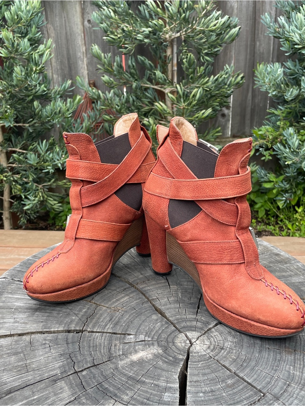 John Fluevog WRITES SHIELDS in Burnt Orange Size 8